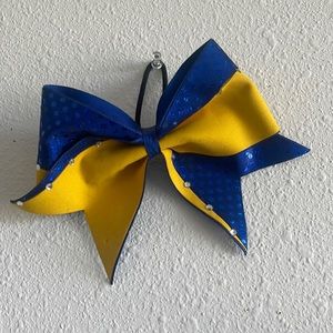 Cheer bow